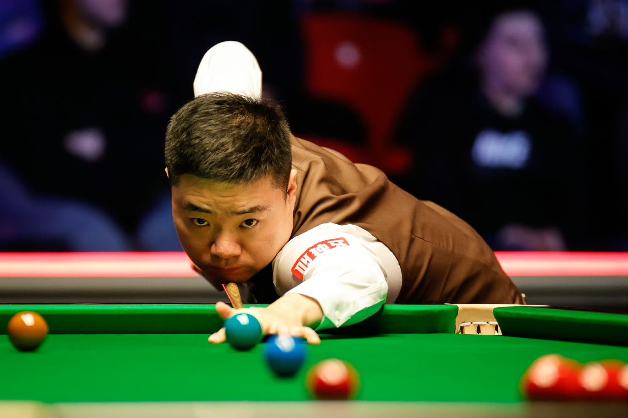 足球赛场上 足球赛场上